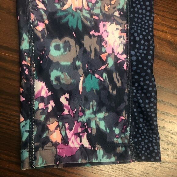 Eddie Bauer Cropped Leggings Size Large - Picture 4 of 7